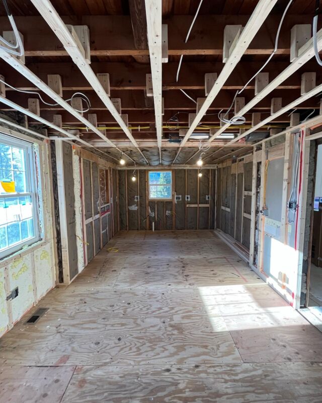 We are finally at drywall stage after a couple months of reframing floors/walls/ceiling, all rough trades, inspections, and holiday vacation! Board goes up tomorrow morning.
•
•
•
•
#kitchen #kitchenrenovation #renovation #homeimprovement #plymouthmeeting #remodel #contractor #framing #electrical #drywall #pennsylvania